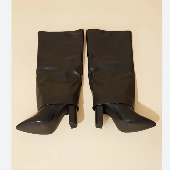 PrettyLittleThing Black Wide Fit PU Pointed Fold Over Block Heel Knee Boots - Picture 4 of 13